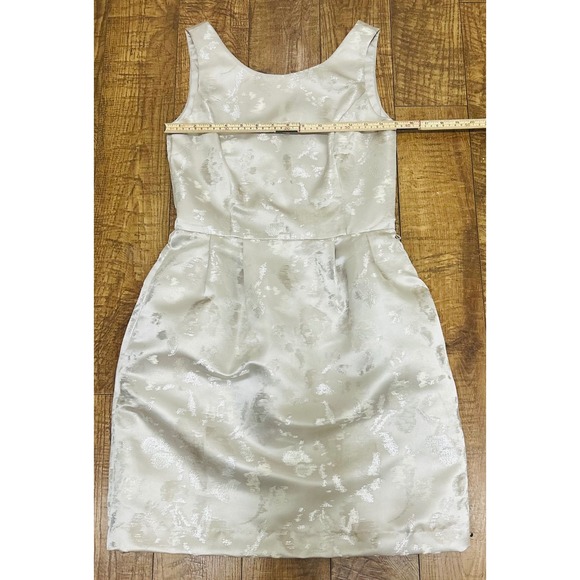 White‎ House Black Market Brocade Sleeveless Dress Silver Metallic Floral Size 4 - Picture 7 of 8